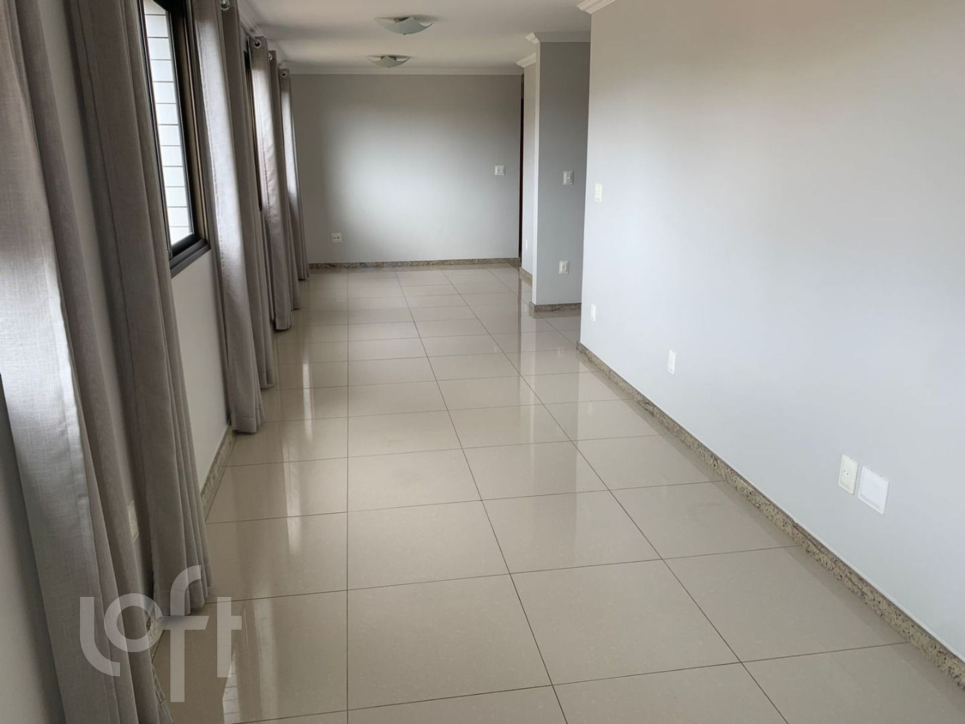 Apartamento à venda com 4 quartos, 180m² - Foto 2