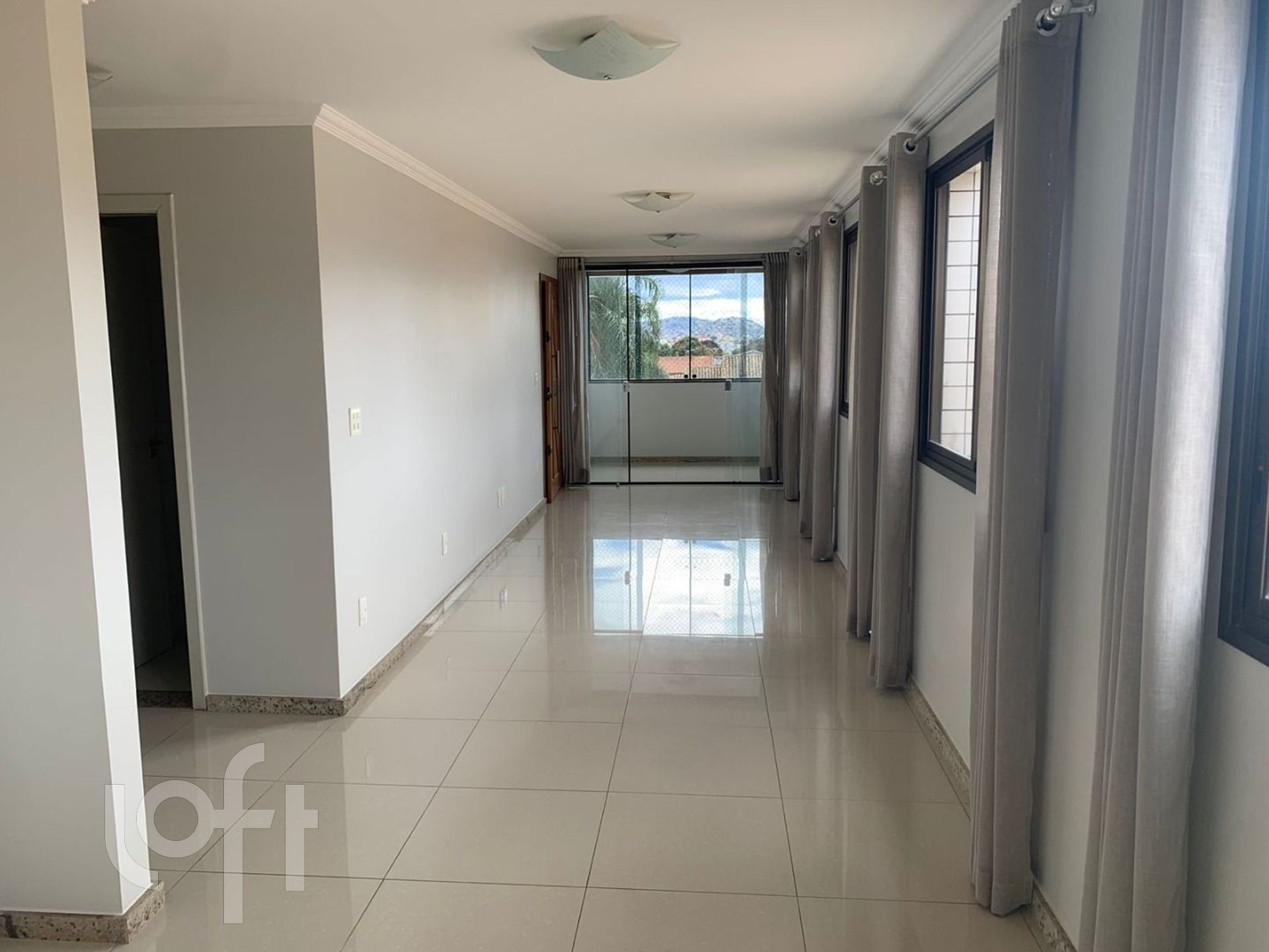 Apartamento à venda com 4 quartos, 180m² - Foto 1