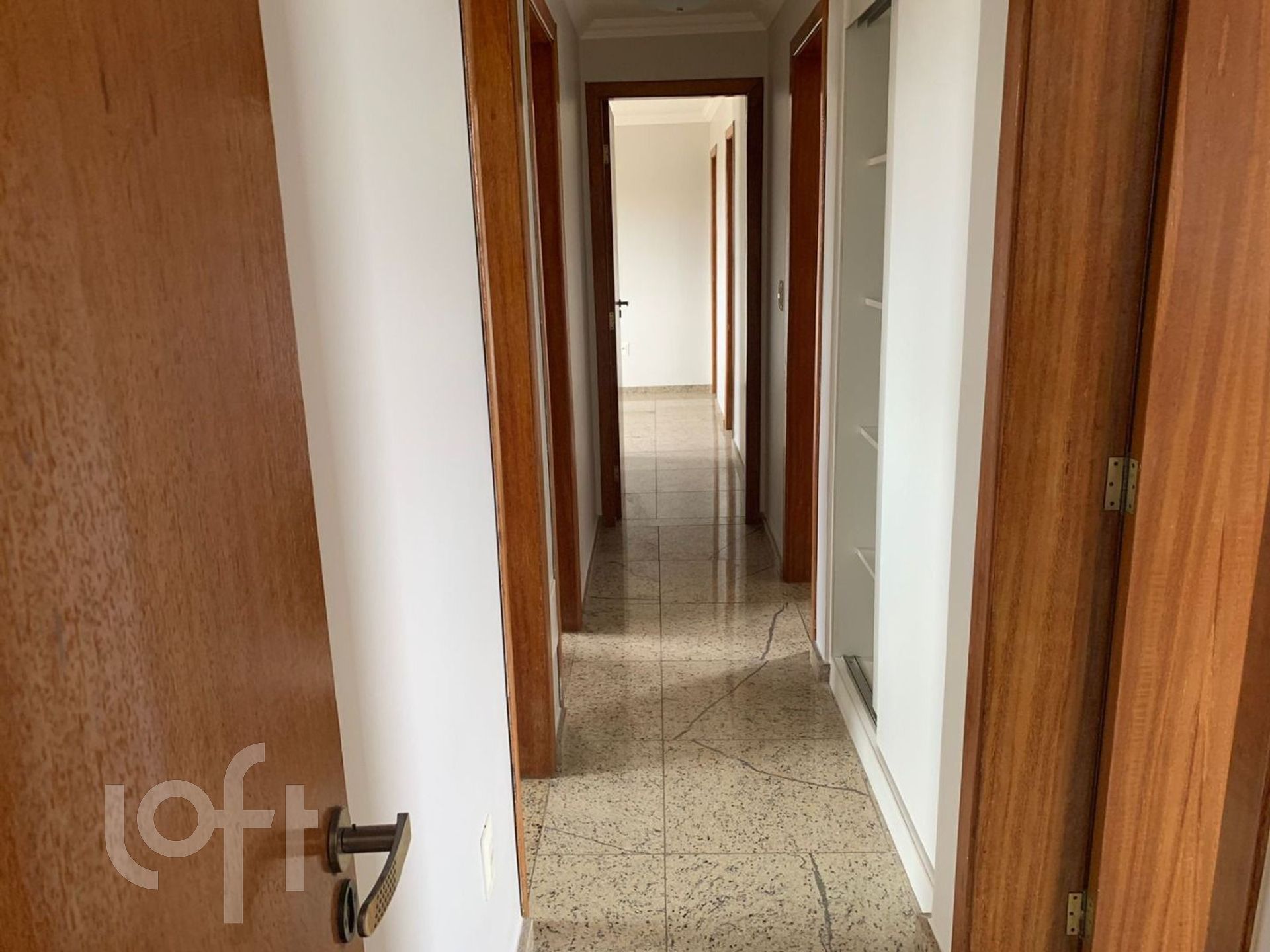 Apartamento à venda com 4 quartos, 180m² - Foto 4