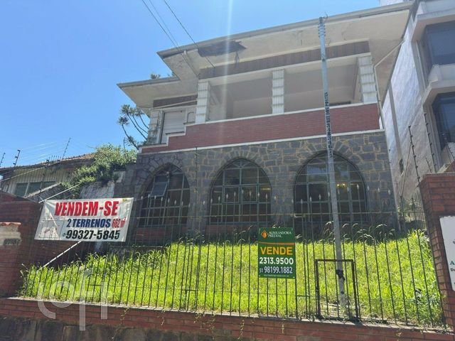 Casa com 435m², 3 dormitórios, São João em Porto Alegre