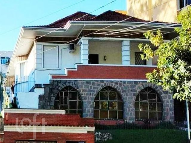 Casa com 435m², 3 dormitórios, São João em Porto Alegre