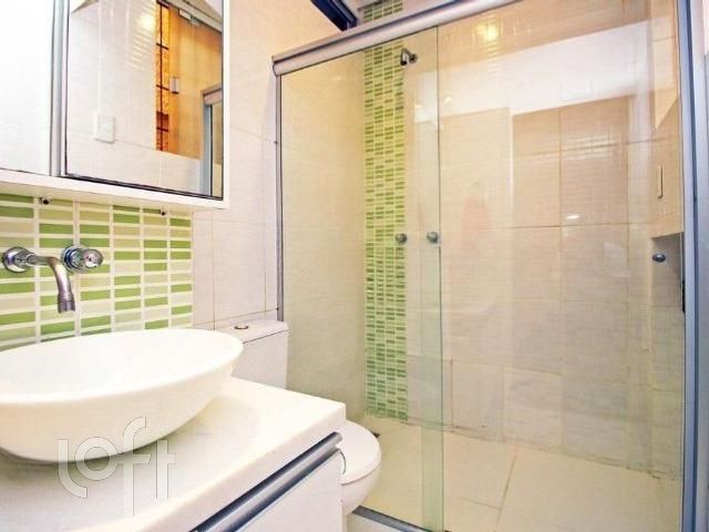 Apartamento com 81m², 3 dormitórios, 1 suíte, 3 vagas, Petrópolis em Porto Alegre