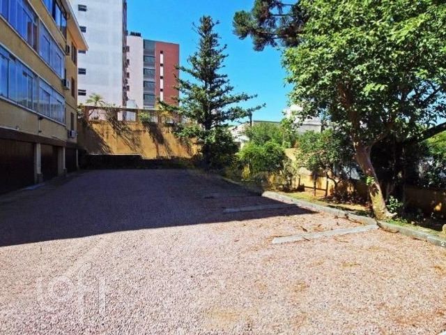 Apartamento com 81m², 3 dormitórios, 1 suíte, 3 vagas, Petrópolis em Porto Alegre
