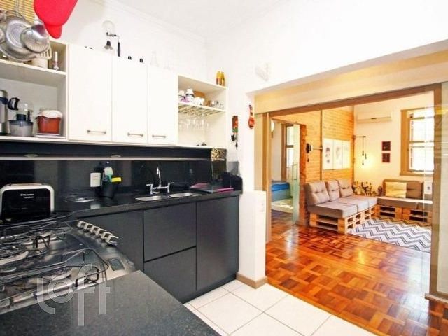 Apartamento com 81m², 3 dormitórios, 1 suíte, 3 vagas, Petrópolis em Porto Alegre