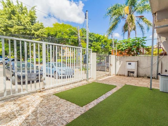 Casa com 290m², 5 dormitórios, 1 suíte, 1 vaga, Chácara das Pedras em Porto Alegre