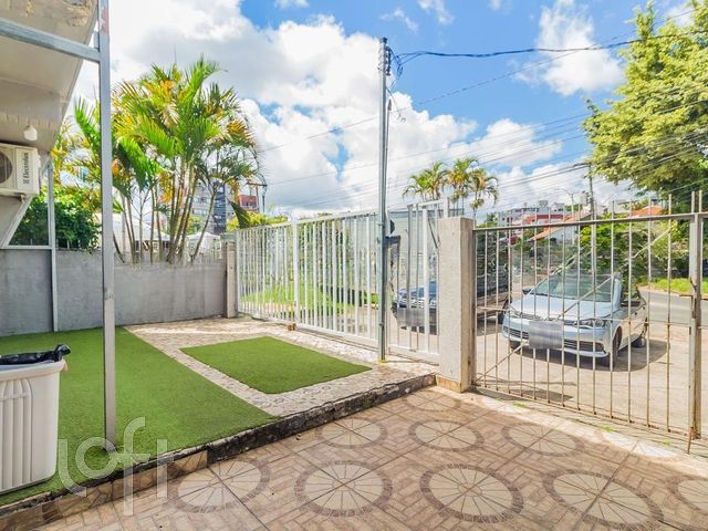 Casa com 290m², 5 dormitórios, 1 suíte, 1 vaga, Chácara das Pedras em Porto Alegre