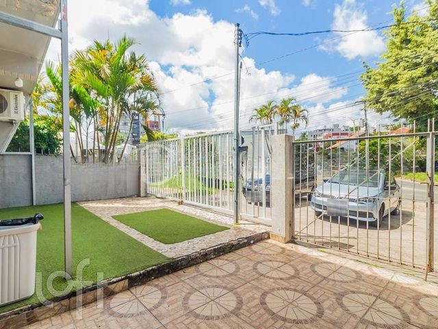Casa com 290m², 5 dormitórios, 1 suíte, 1 vaga, Chácara das Pedras em Porto Alegre