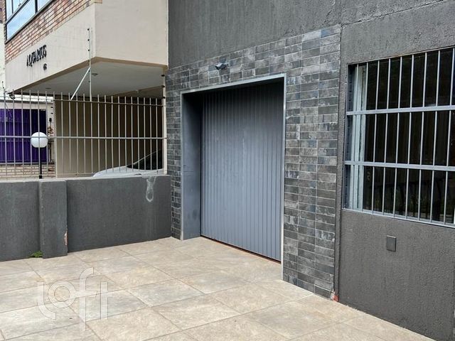 Casa com 245m², 3 dormitórios, 1 suíte, 3 vagas, Petrópolis em Porto Alegre