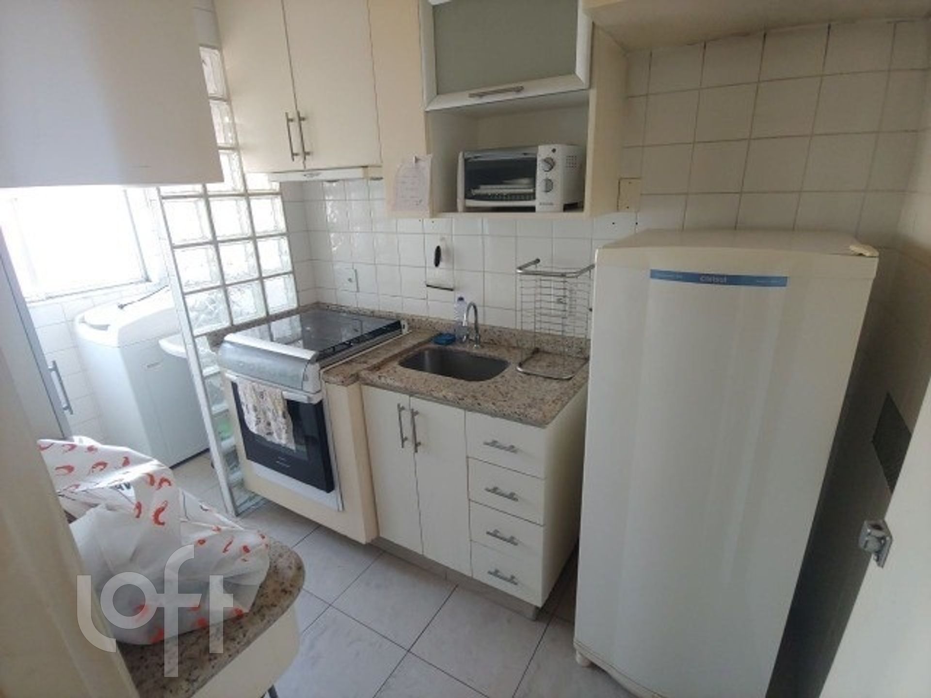 Apartamento à venda com 2 quartos, 62m² - Foto 2