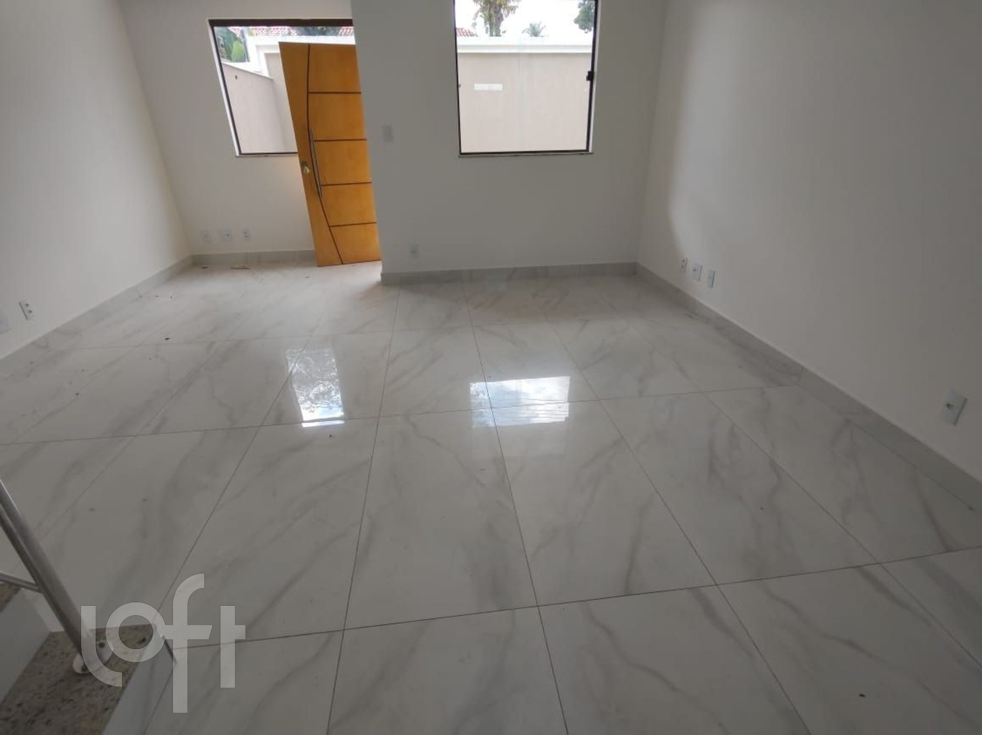 Casa à venda com 3 quartos, 102m² - Foto 1