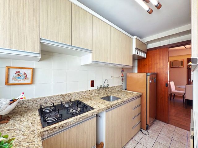Apartamento com 76m², 2 dormitórios, 1 suíte, 1 vaga, Independência em Porto Alegre