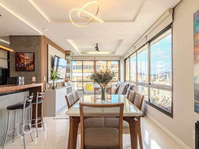 Apartamento com 105m², 3 dormitórios, 1 suíte, 2 vagas, Bela Vista em Porto Alegre