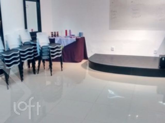 Casa com 290m², 1 dormitório, 4 vagas, Petrópolis em Porto Alegre