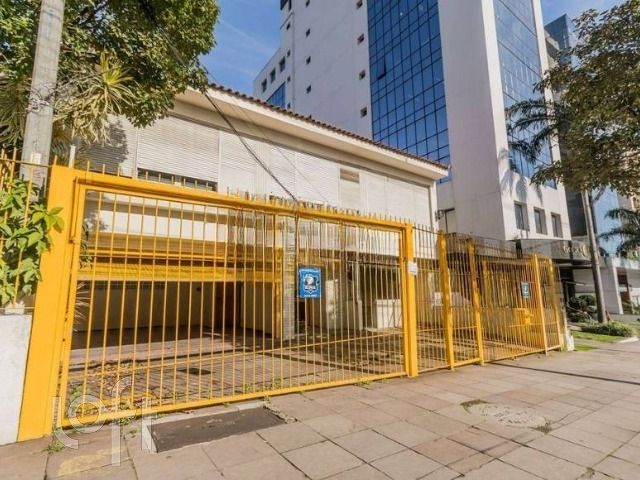 Casa com 453m², 8 dormitórios, 2 suítes, 6 vagas, São João em Porto Alegre
