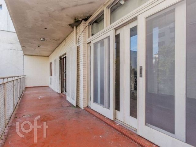 Casa com 453m², 8 dormitórios, 2 suítes, 6 vagas, São João em Porto Alegre