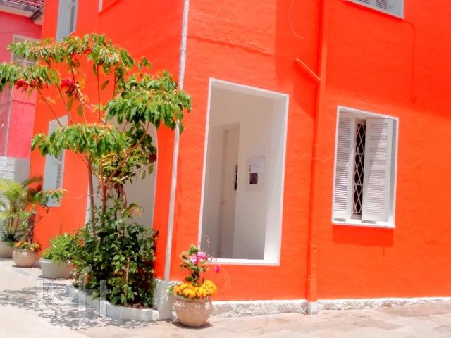 Casa com 108m², 2 dormitórios, 1 suíte, 5 vagas, Menino Deus em Porto Alegre