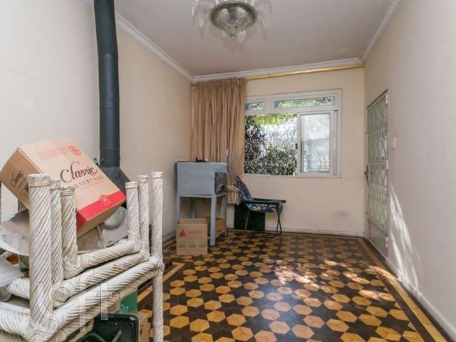 Casa com 233m², 4 dormitórios, 2 vagas, Petrópolis em Porto Alegre