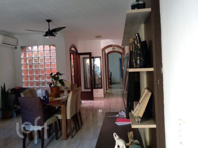 Casa com 188m², 4 dormitórios, 3 vagas, Vila Ipiranga em Porto Alegre