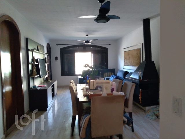 Casa com 188m², 4 dormitórios, 3 vagas, Vila Ipiranga em Porto Alegre