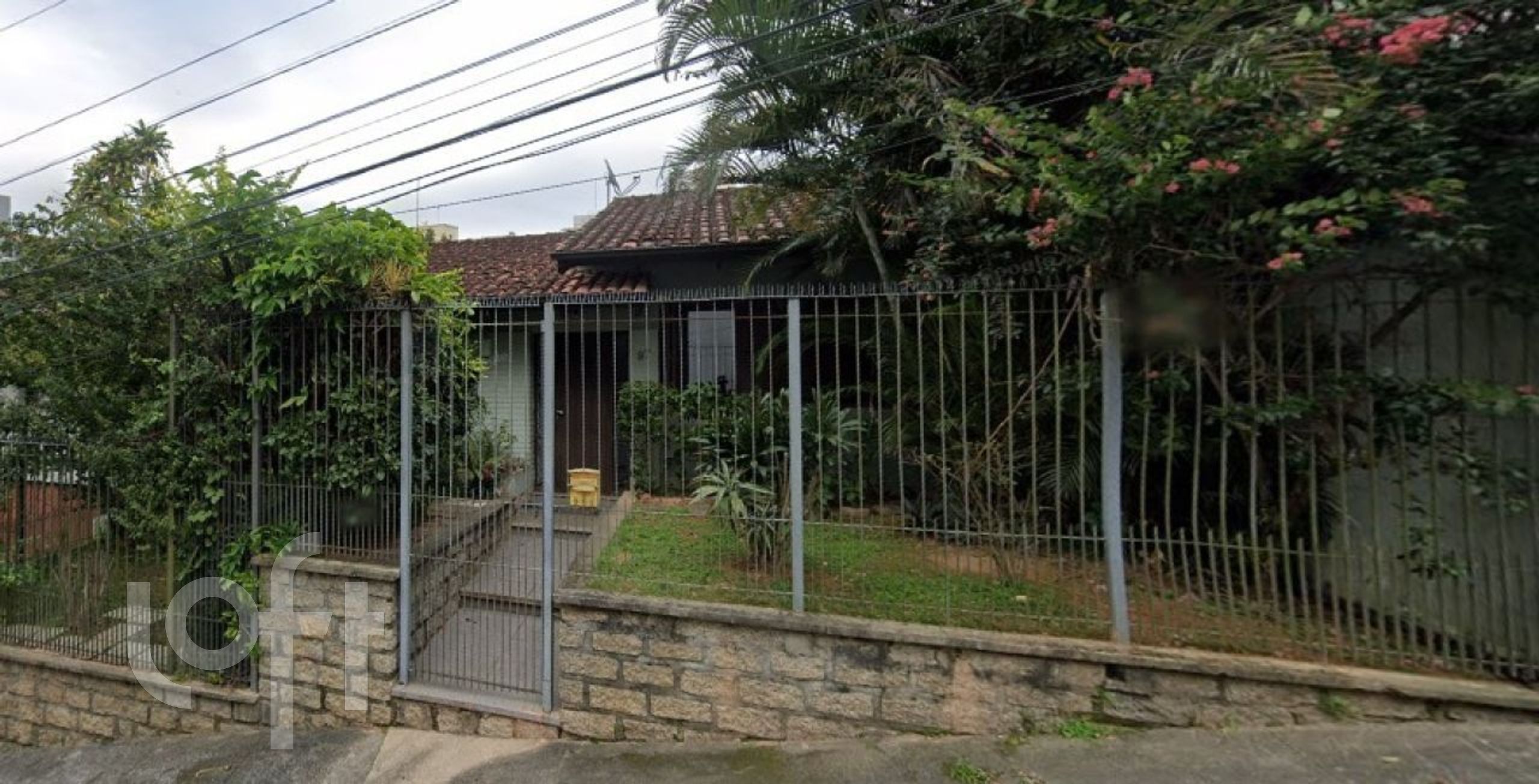 Casa com 5 dormitórios no bairro Carvoeira