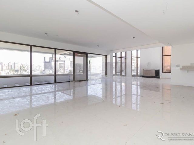 Apartamento com 303m², 4 dormitórios, 4 suítes, 6 vagas, Petrópolis em Porto Alegre