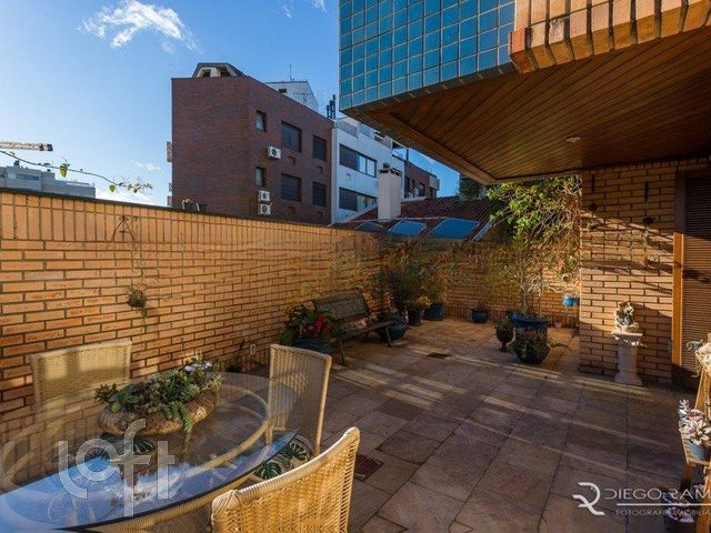 Casa em Condomínio com 305m², 6 dormitórios, 1 suíte, 4 vagas, Boa Vista em Porto Alegre