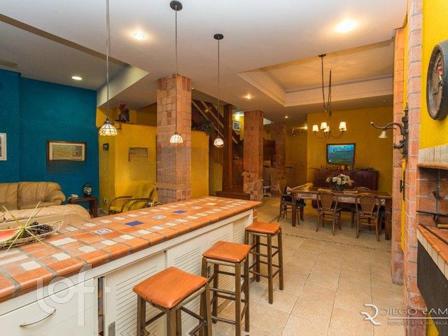 Casa em Condomínio com 305m², 6 dormitórios, 1 suíte, 4 vagas, Boa Vista em Porto Alegre