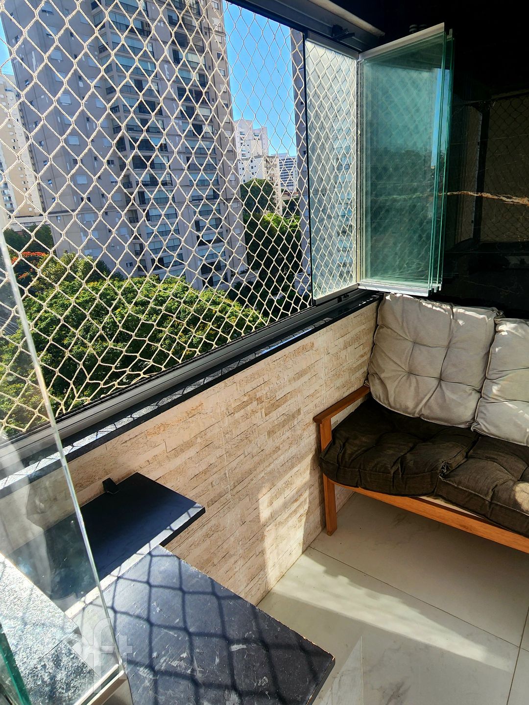 Apartamento à venda com 2 quartos, 70m² - Foto 3