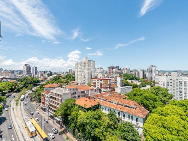 Apartamento com 114m², 3 dormitórios, 1 suíte, 1 vaga, Petrópolis em Porto Alegre