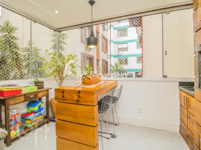 Apartamento com 83m², 2 dormitórios, 1 suíte, 1 vaga, Petrópolis em Porto Alegre