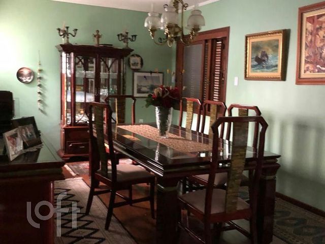 Casa com 345m², 3 dormitórios, 1 suíte, 4 vagas, Chácara das Pedras em Porto Alegre