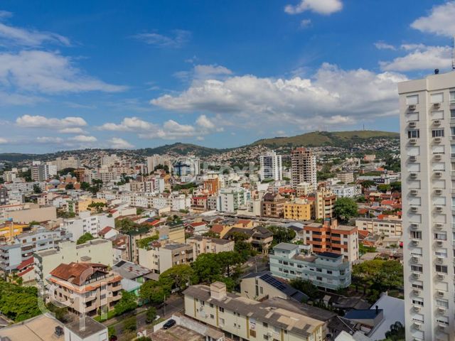 Apartamento com 70m², 2 dormitórios, 1 suíte, 2 vagas, Jardim Botânico em Porto Alegre