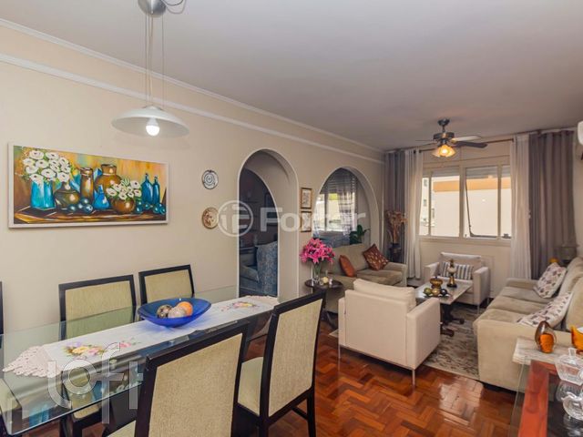 Apartamento com 98m², 3 dormitórios, 1 suíte, 1 vaga, Petrópolis em Porto Alegre