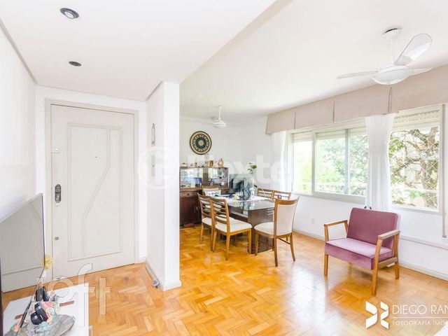 Apartamento com 101m², 3 dormitórios, 1 suíte, 1 vaga, Petrópolis em Porto Alegre