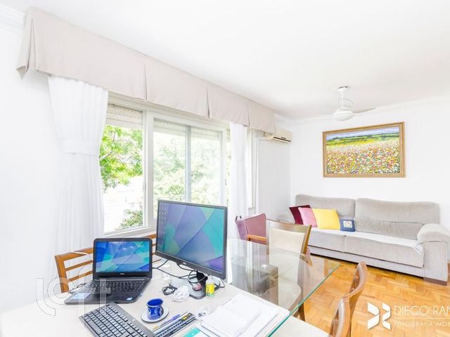 Apartamento com 101m², 3 dormitórios, 1 suíte, 1 vaga, Petrópolis em Porto Alegre