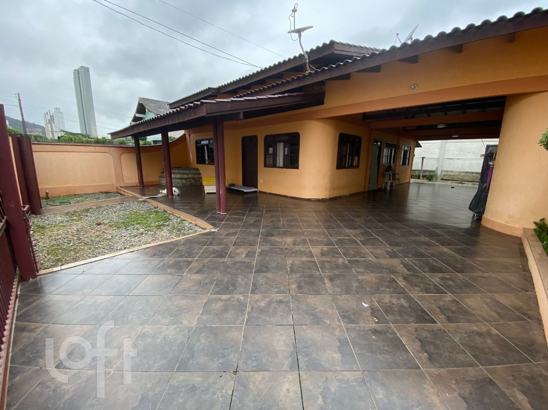 Casa Residencial com 197m², 3 quartos, 1 suíte, 3 garagens, no bairro Nova esperança em Balneário Camboriú