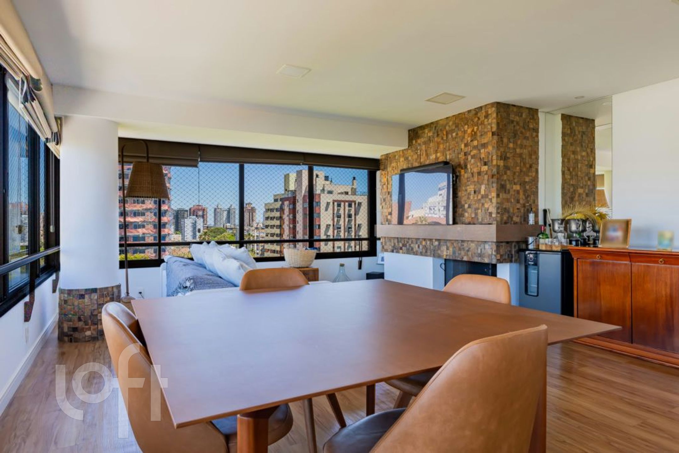 Apartamento com 104m², 2 dormitórios, 2 suítes, 2 vagas, Menino Deus em Porto Alegre