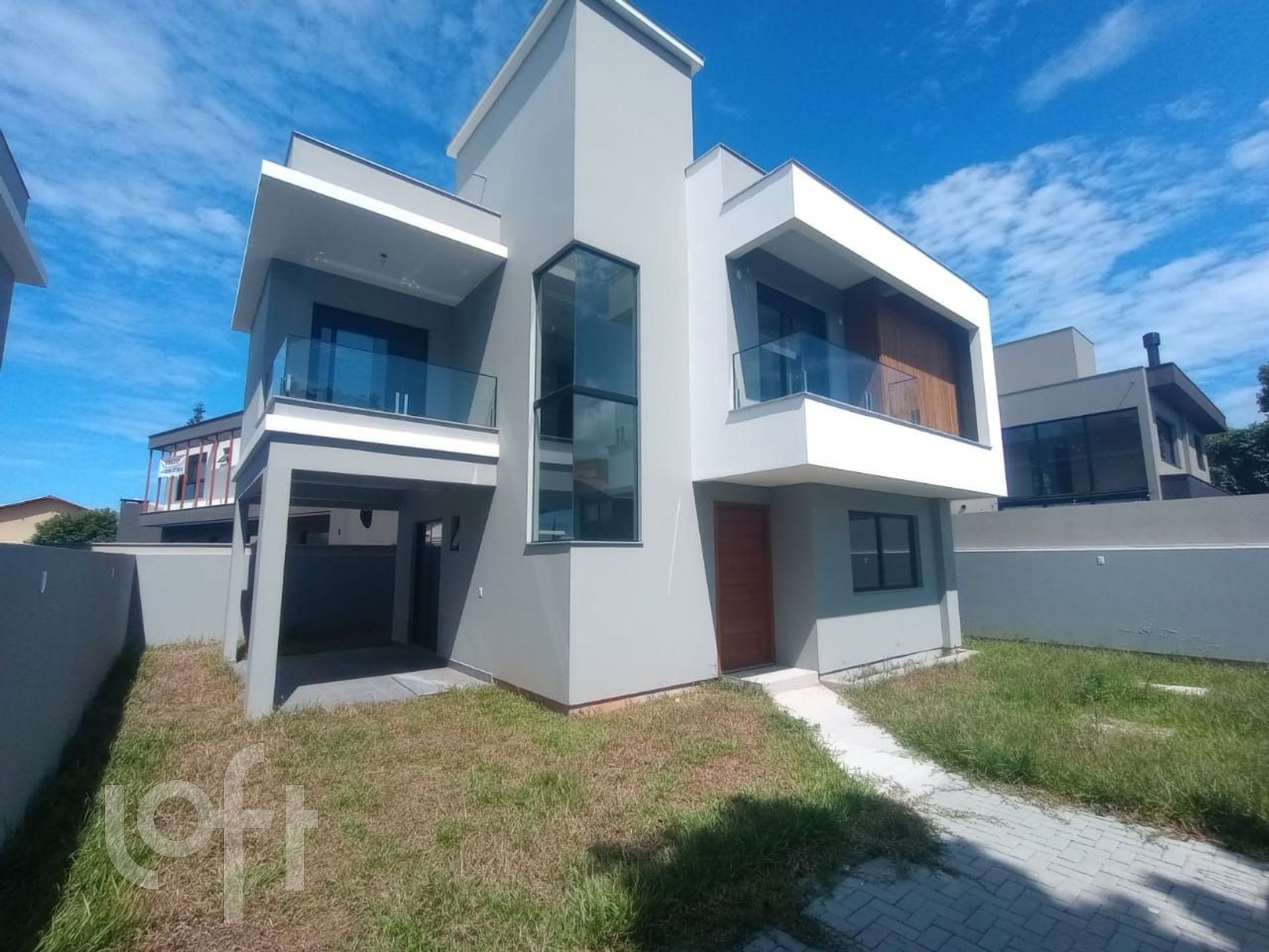 Casa Residencial com 142m², 3 quartos, 3 suítes, 2 garagens, no bairro Campeche Sul em Florianópolis