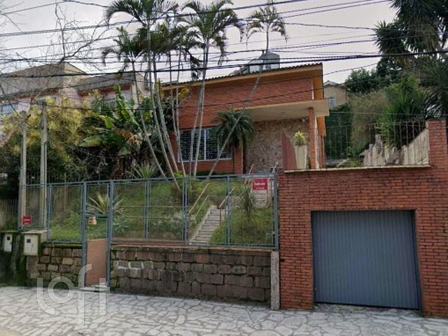 Casa com 150m², 3 dormitórios, 1 suíte, 1 vaga, Petrópolis em Porto Alegre