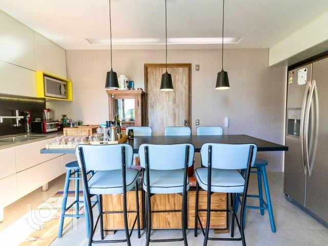 Apartamento com 166m², 3 dormitórios, 3 suítes, 2 vagas, Moinhos de Vento em Porto Alegre