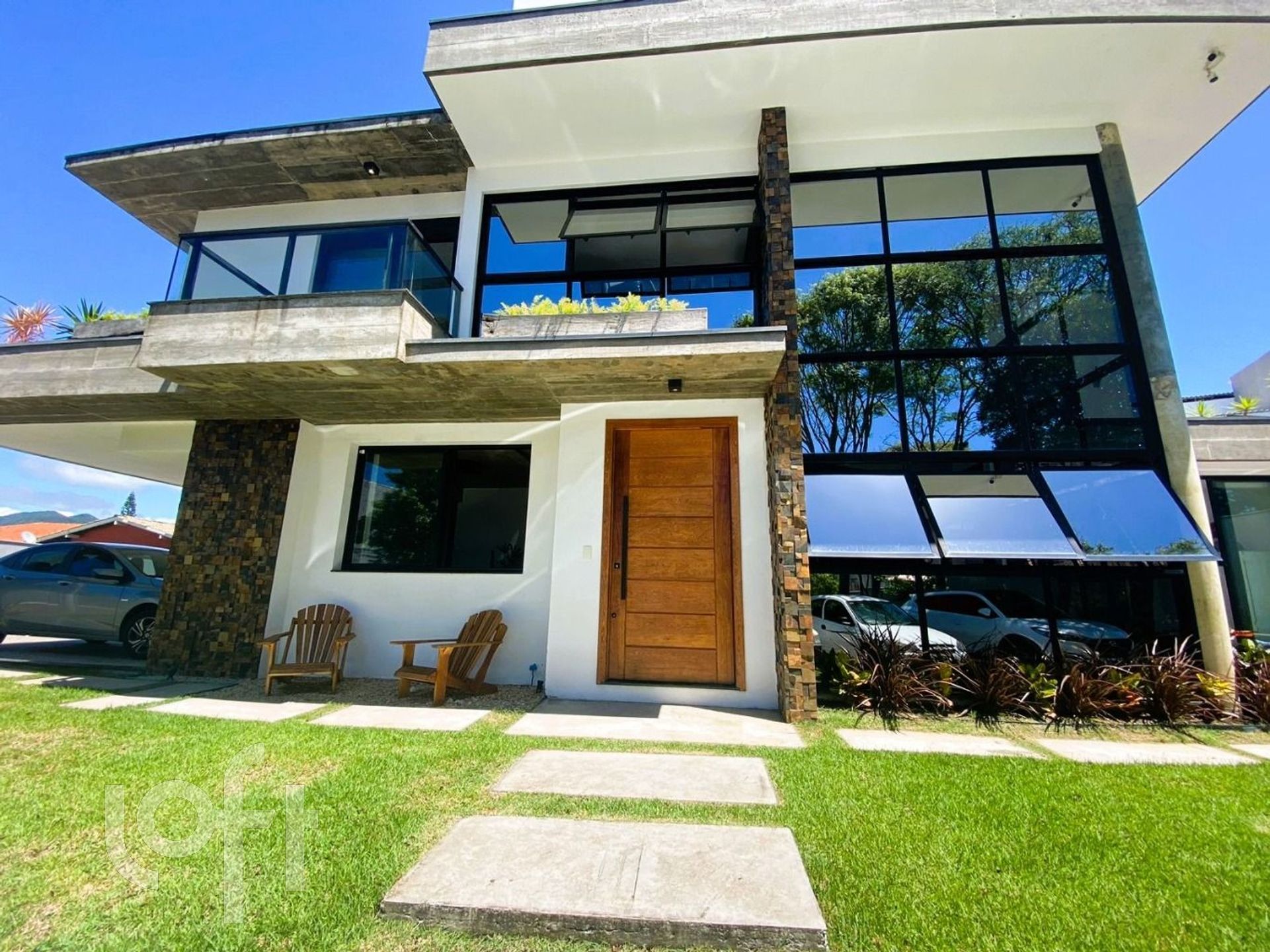 Casa Residencial com 275m², 3 quartos, 3 suítes, 3 garagens, no bairro Campeche Sul em Florianópolis