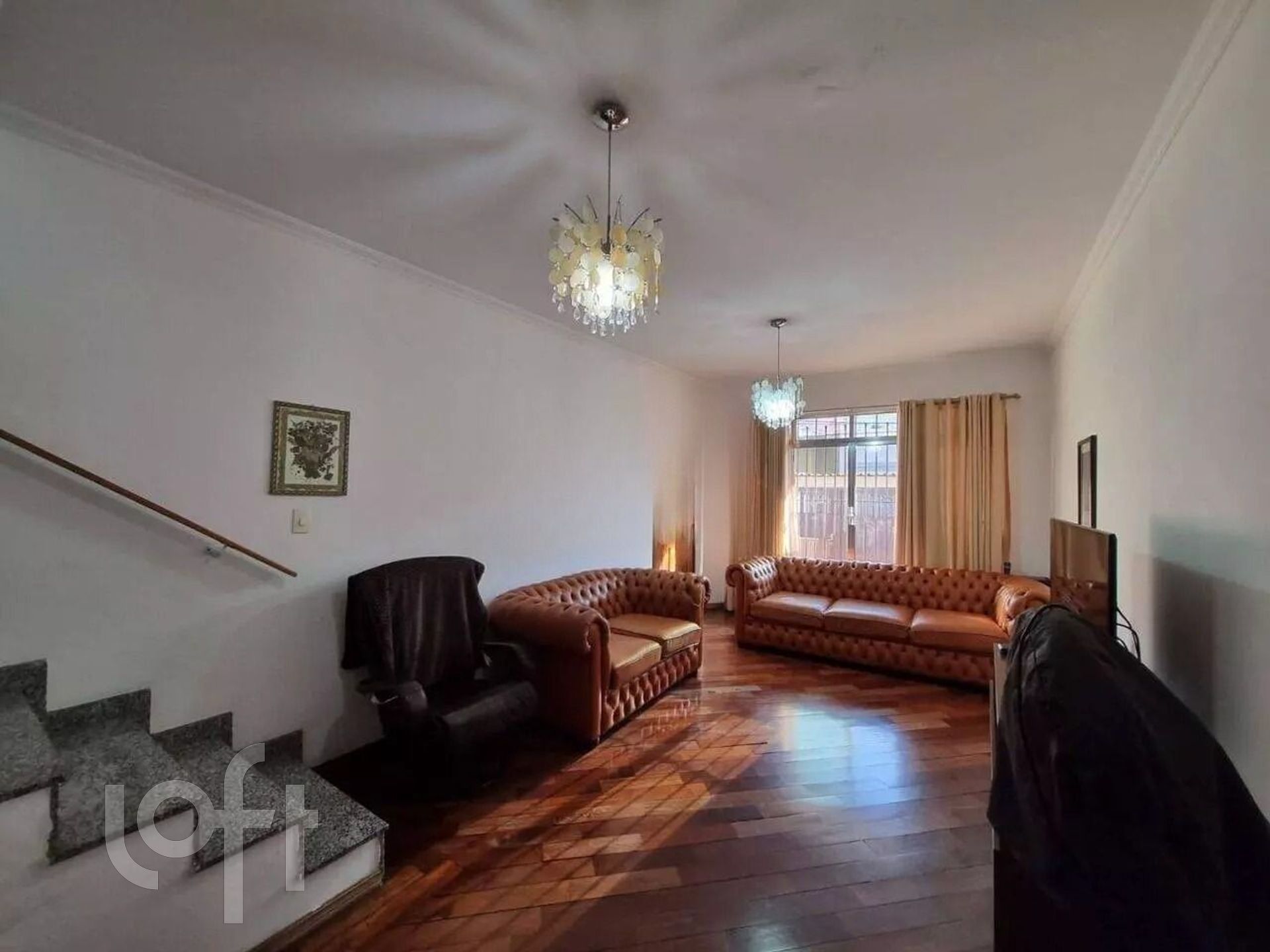 Casa à venda com 4 quartos, 217m² - Foto 1