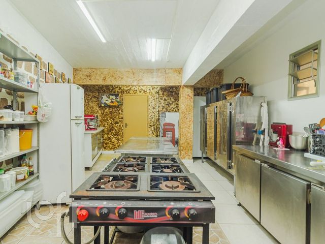 Casa com 328m², 4 dormitórios, 2 suítes, 2 vagas, Chácara das Pedras em Porto Alegre