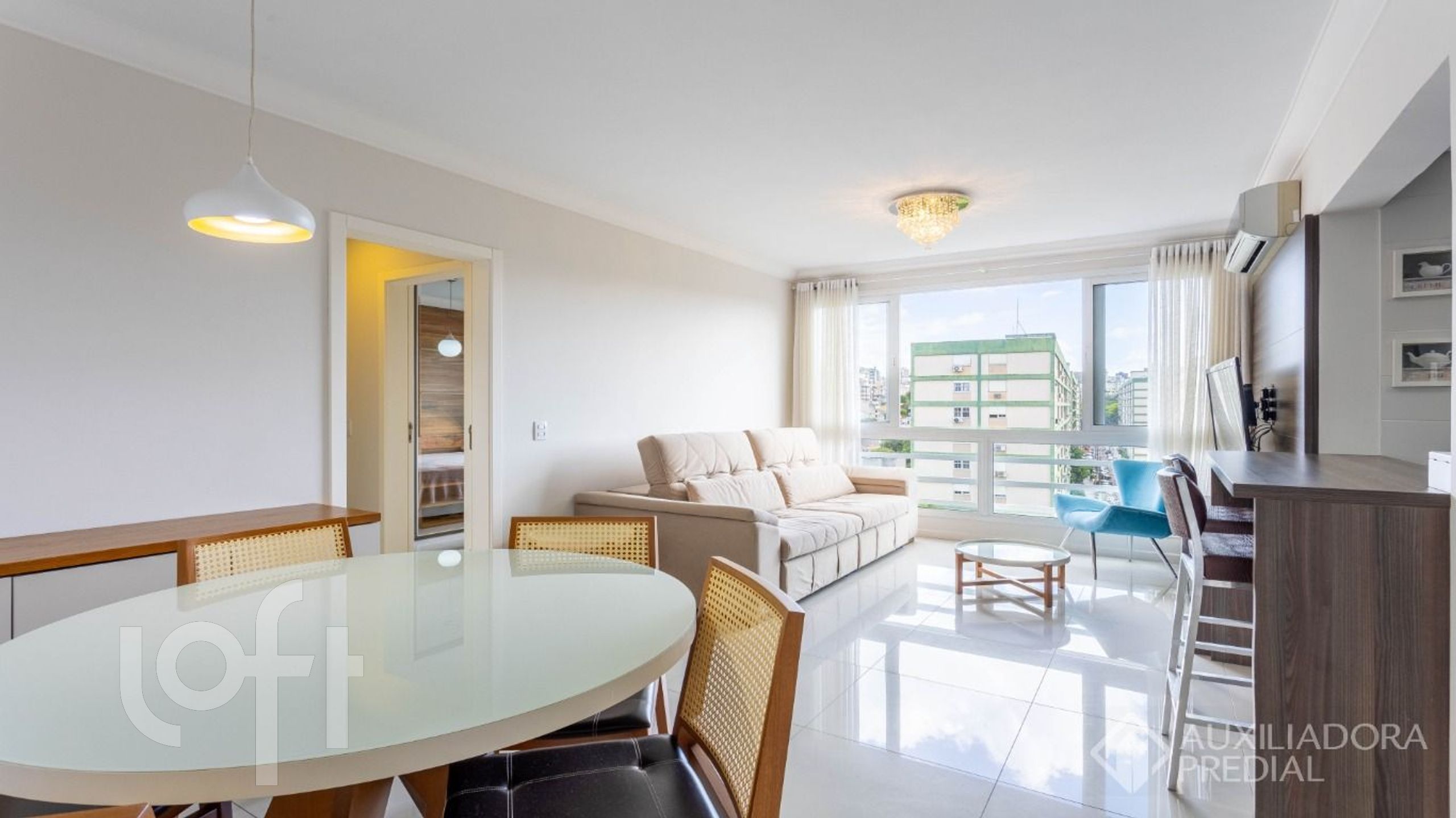 Apartamento com 70m², 2 dormitórios, 1 suíte, 2 vagas, Jardim Botânico em Porto Alegre