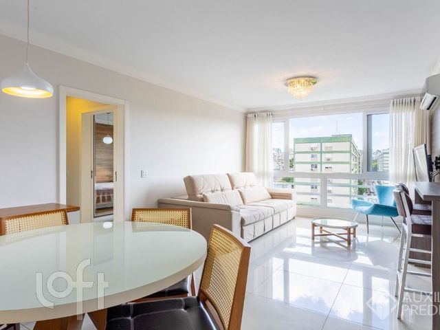 Apartamento com 70m², 2 dormitórios, 1 suíte, 2 vagas, Jardim Botânico em Porto Alegre