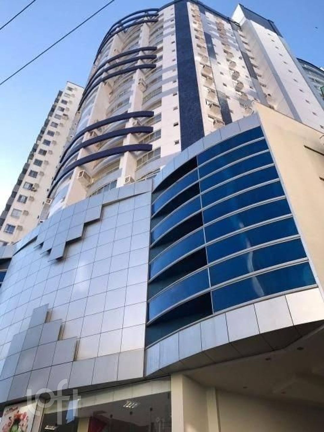 Apartamentos com 106m², 3 quartos, 1 suíte, 2 garagens, no bairro Centro em Balneário Camboriú