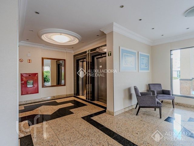 Apartamento com 108m², 3 dormitórios, 1 suíte, 2 vagas, Menino Deus em Porto Alegre