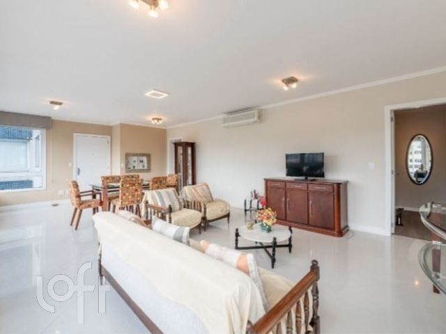 Apartamento com 123m², 3 dormitórios, 1 suíte, 2 vagas, Auxiliadora em Porto Alegre