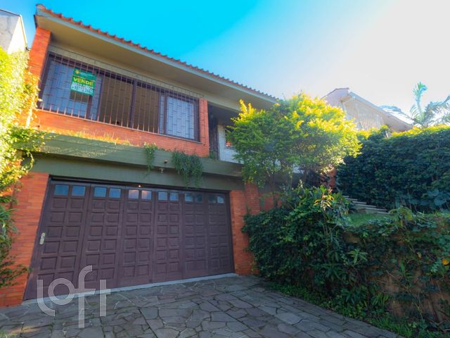 Casa com 300m², 3 dormitórios, 1 suíte, 2 vagas, Três Figueiras em Porto Alegre