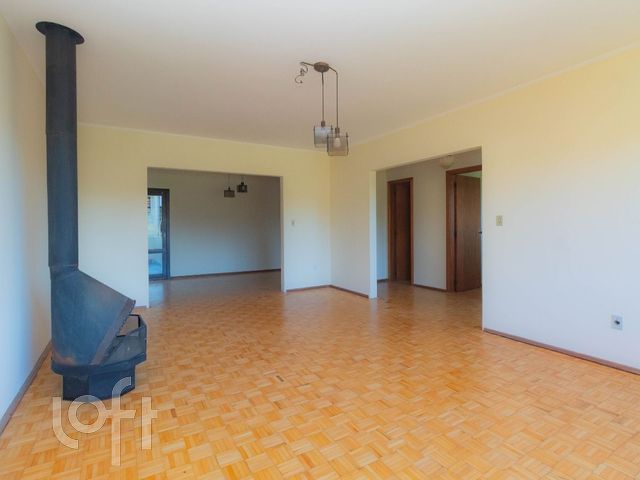 Casa com 300m², 3 dormitórios, 1 suíte, 2 vagas, Três Figueiras em Porto Alegre